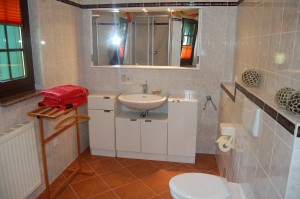 Badezimmer (mit Dusche)